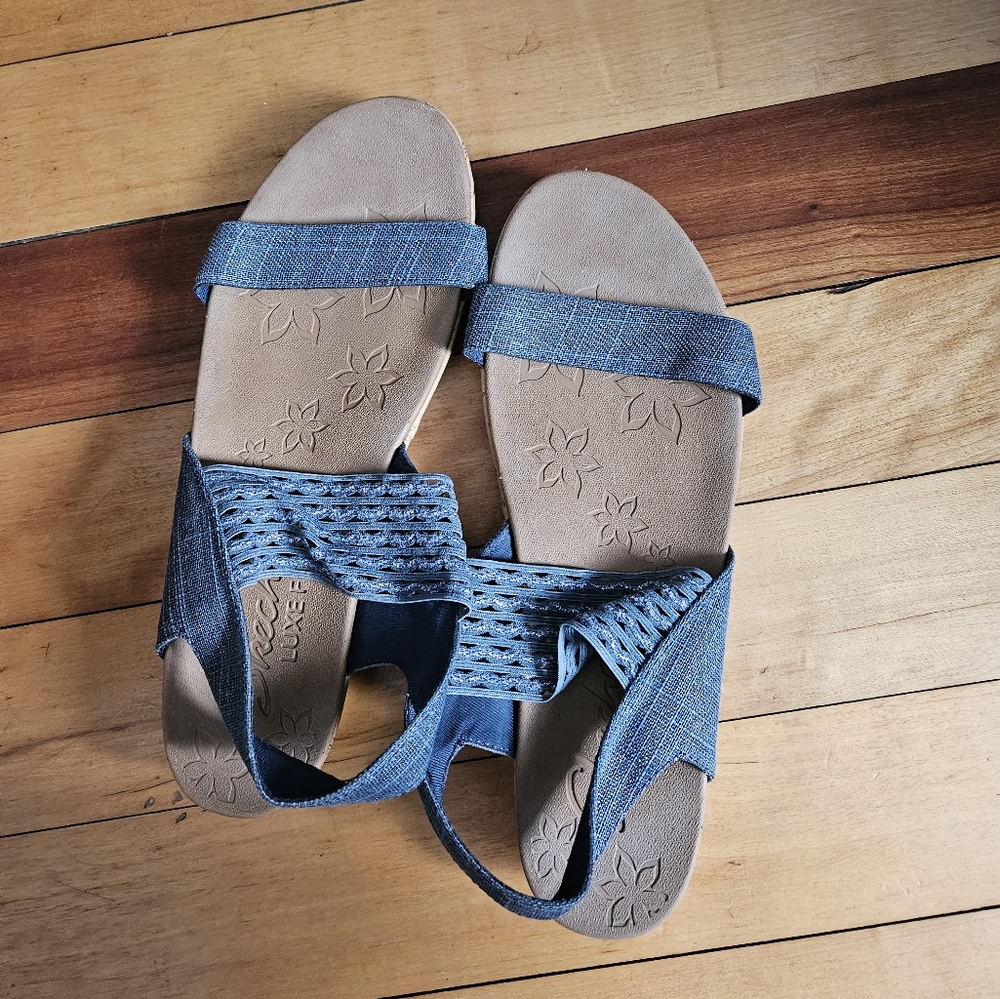Sketchers Luxe Foam Sandals